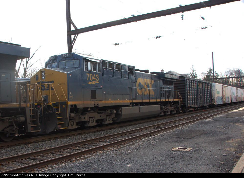 CSX 7043 on I032